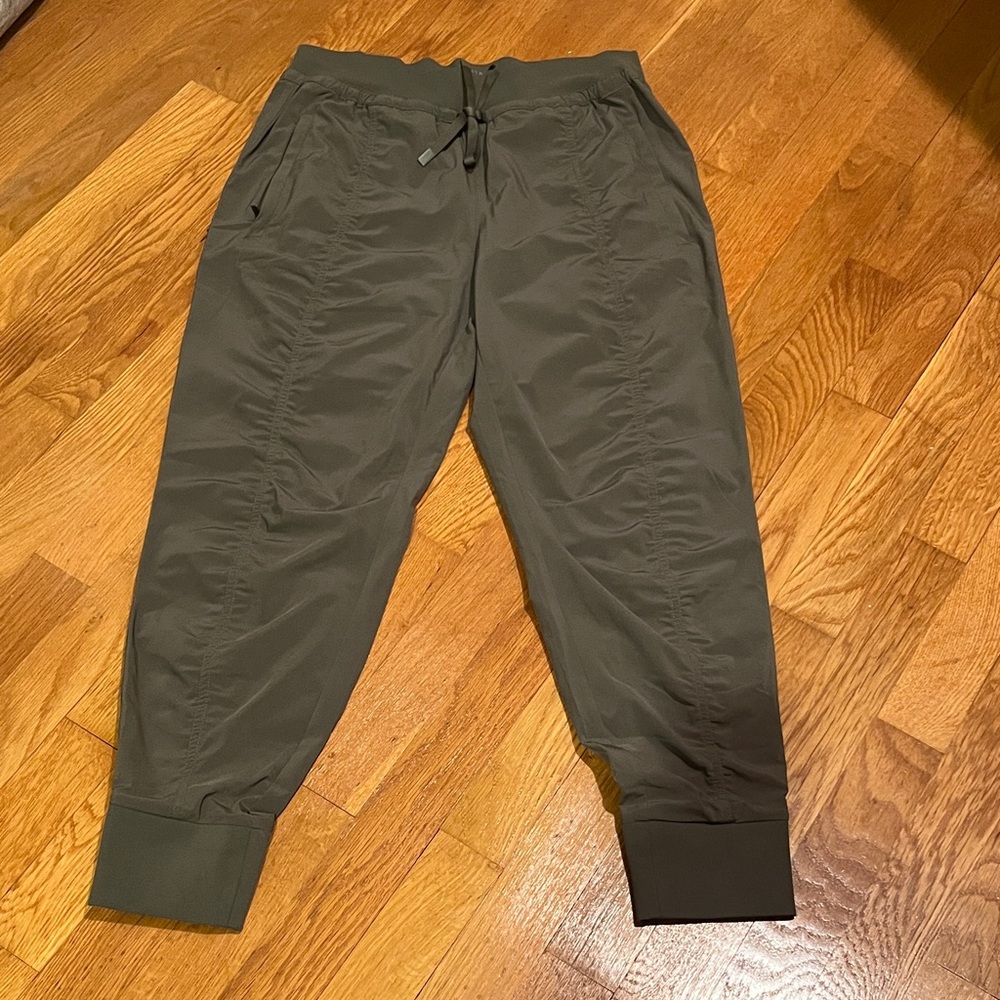 Athleta Women's Green Attitude Pants 6P